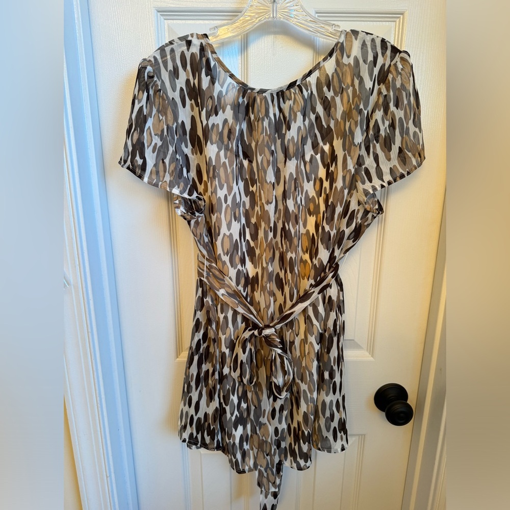 duo Maternity short sleeve v-neck sheer blouse w/ camisole. XL. Leopard print - Picture 7 of 11